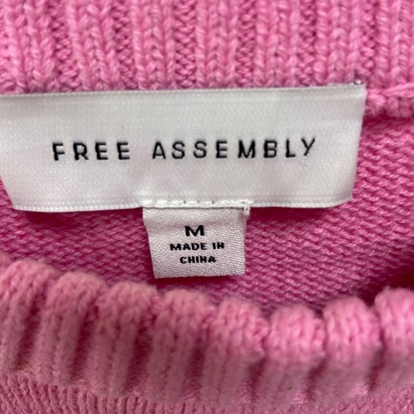 Free Assembly pink sweater crew neck size medium - Picture 2 of 3